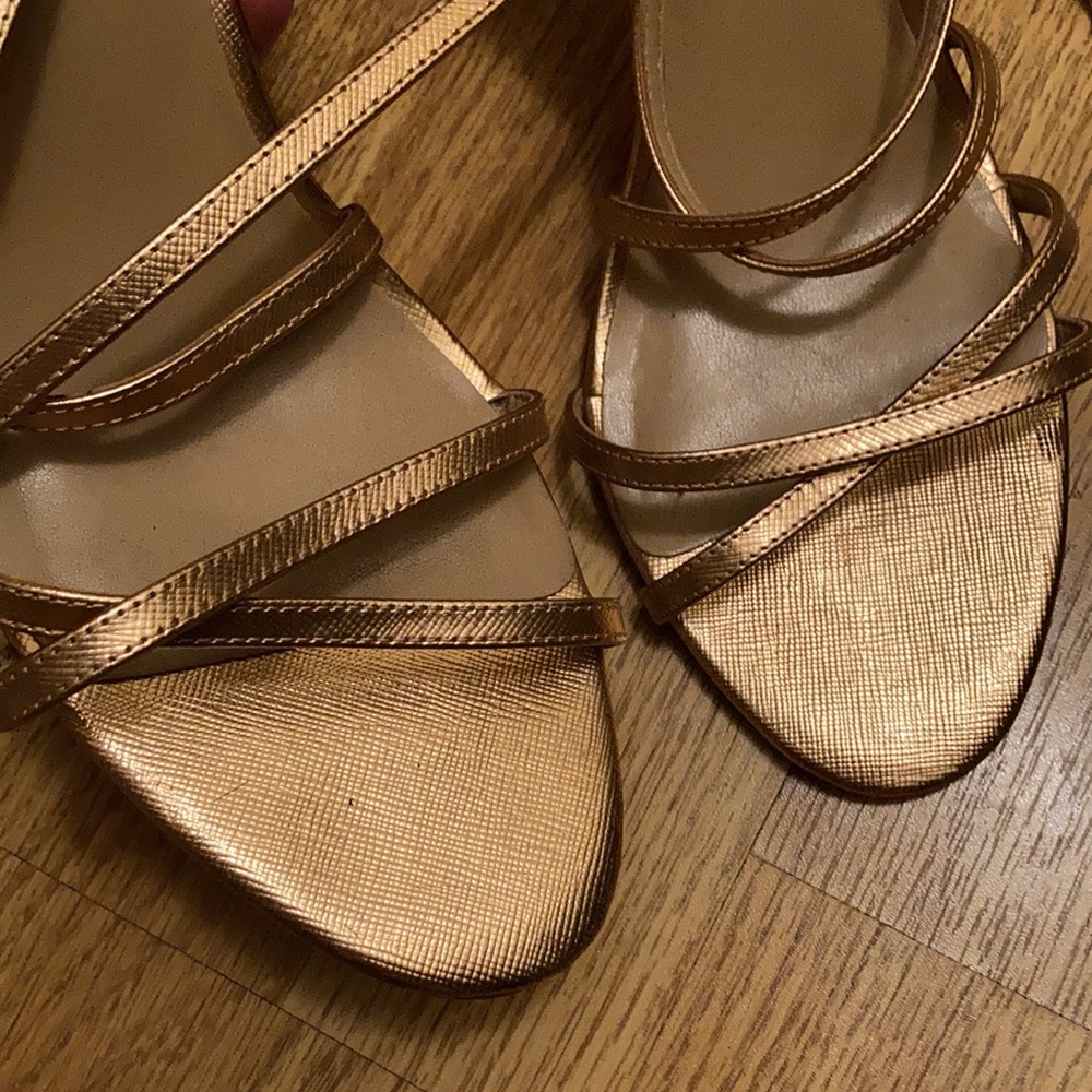 Banana republic size 9 champagne color cute sandals cute! - Picture 6 of 8
